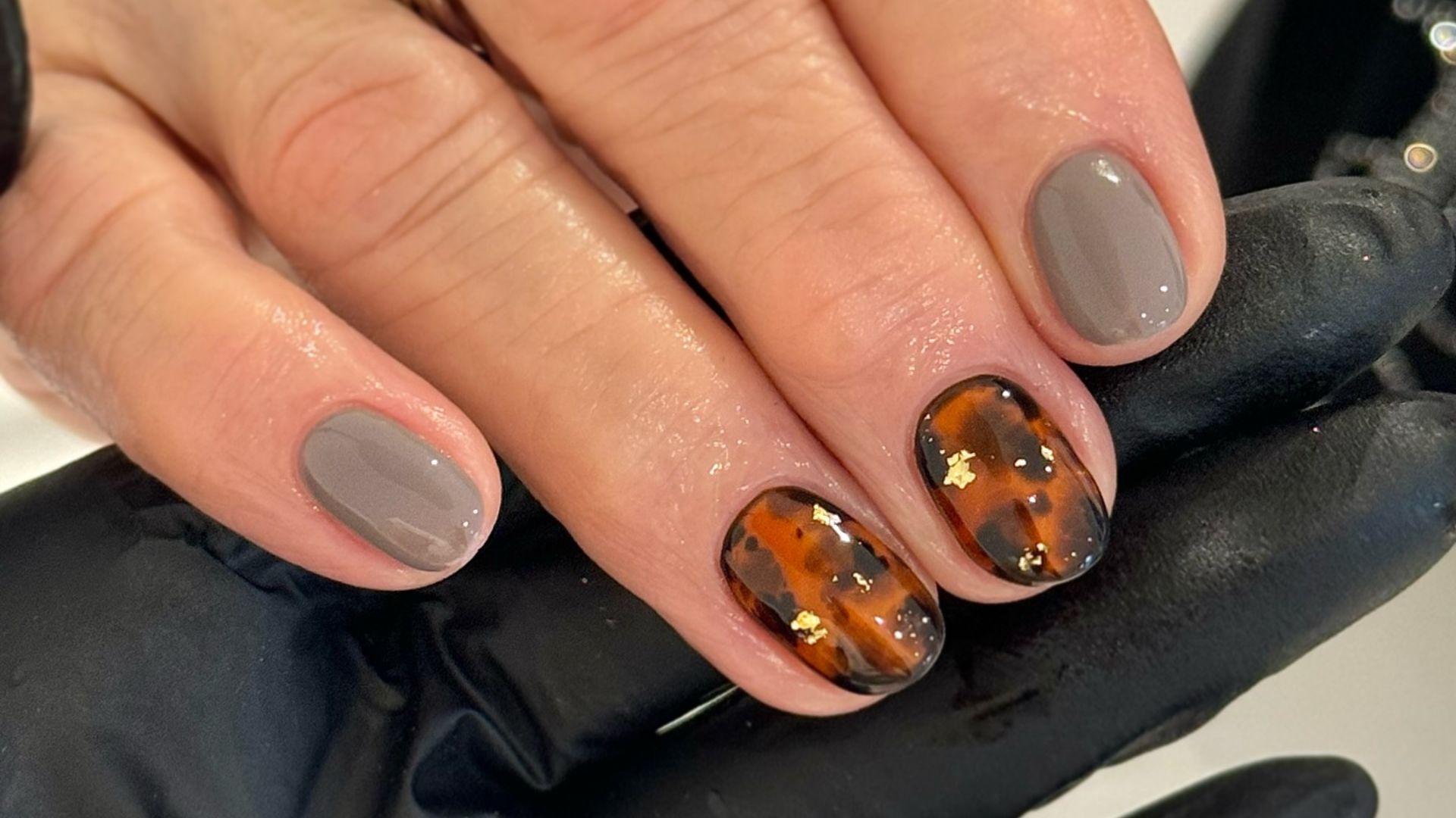 Tortoise Shell Nails Are on the Rise